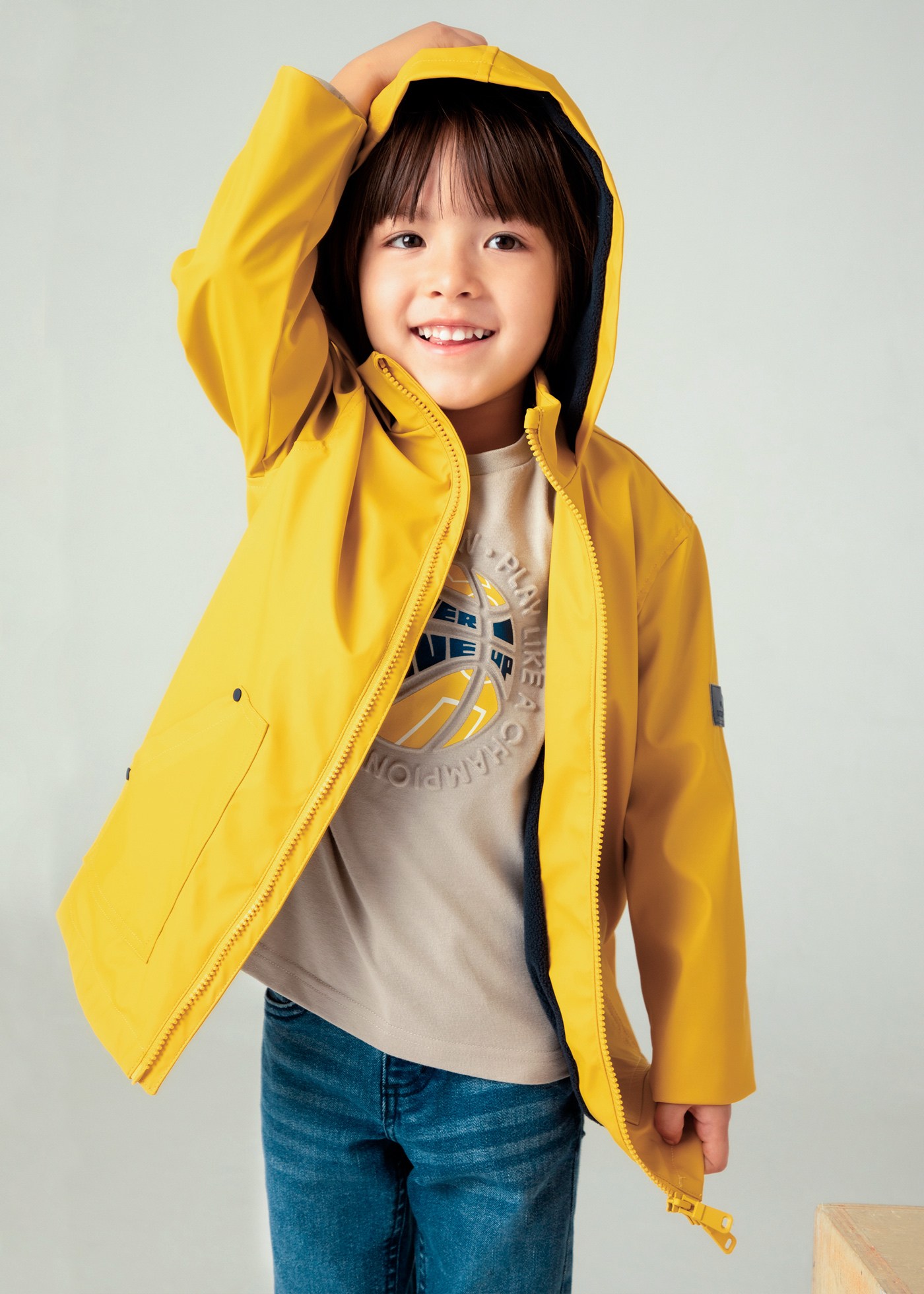 An application scenario or product detail of baby boy raincoat - Image 13