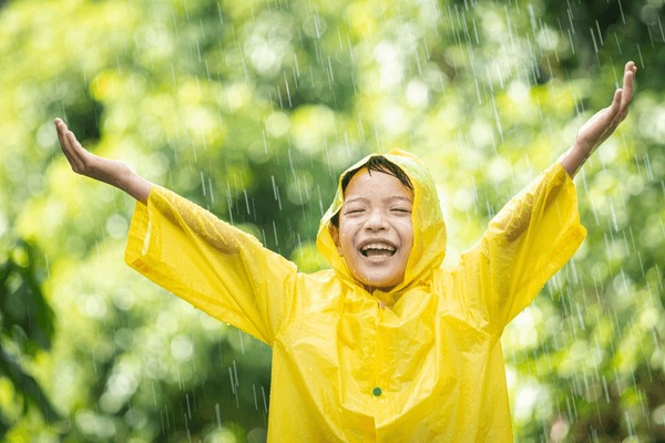 An application scenario or product detail of boys yellow raincoat - Image 9