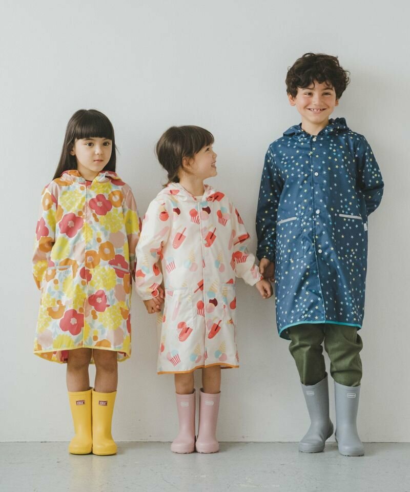 An application scenario or product detail of children's raincoats for sale - Image 21