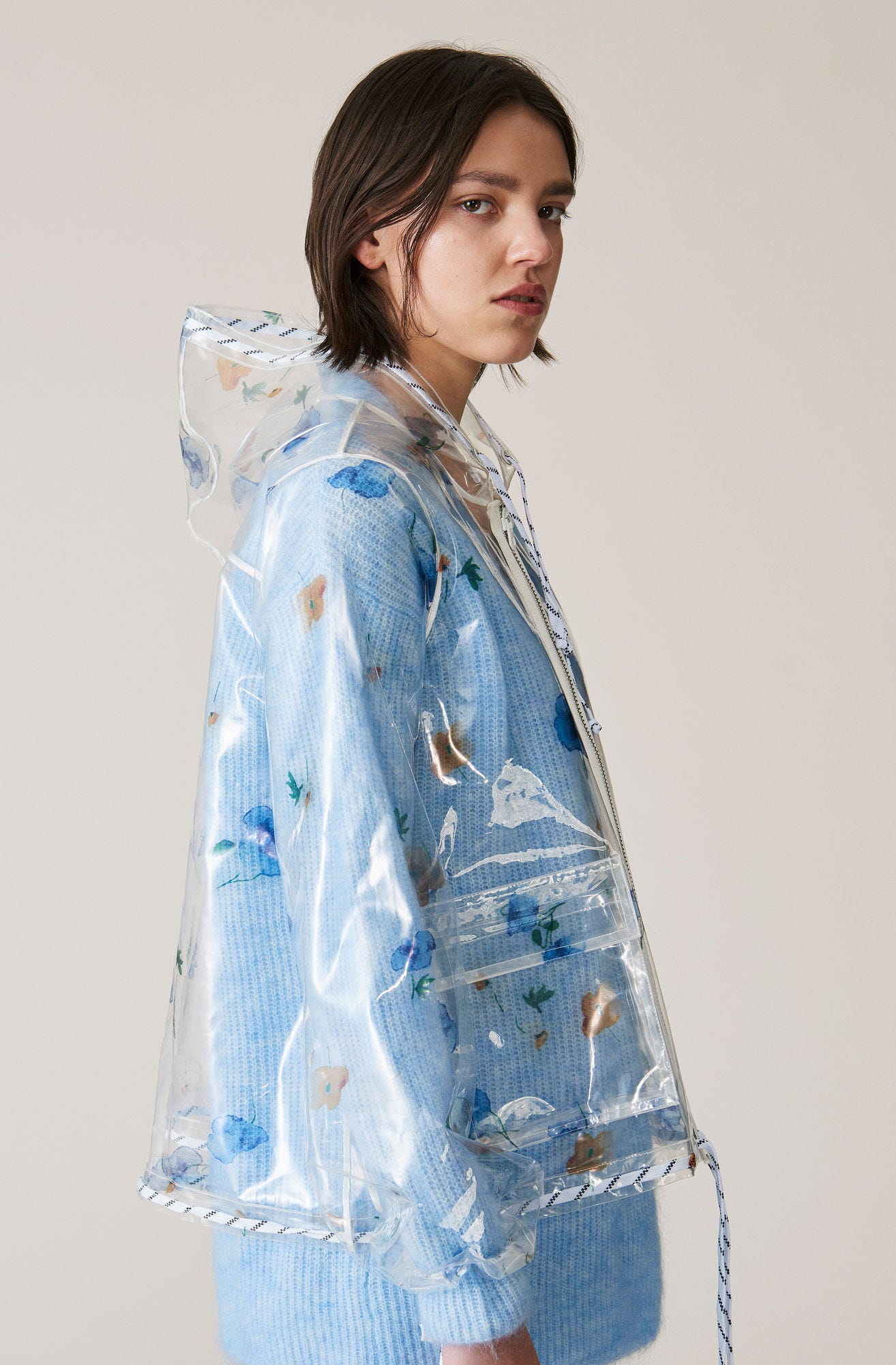An application scenario or product detail of clear raincoat women in plastic raincoats - Image 18