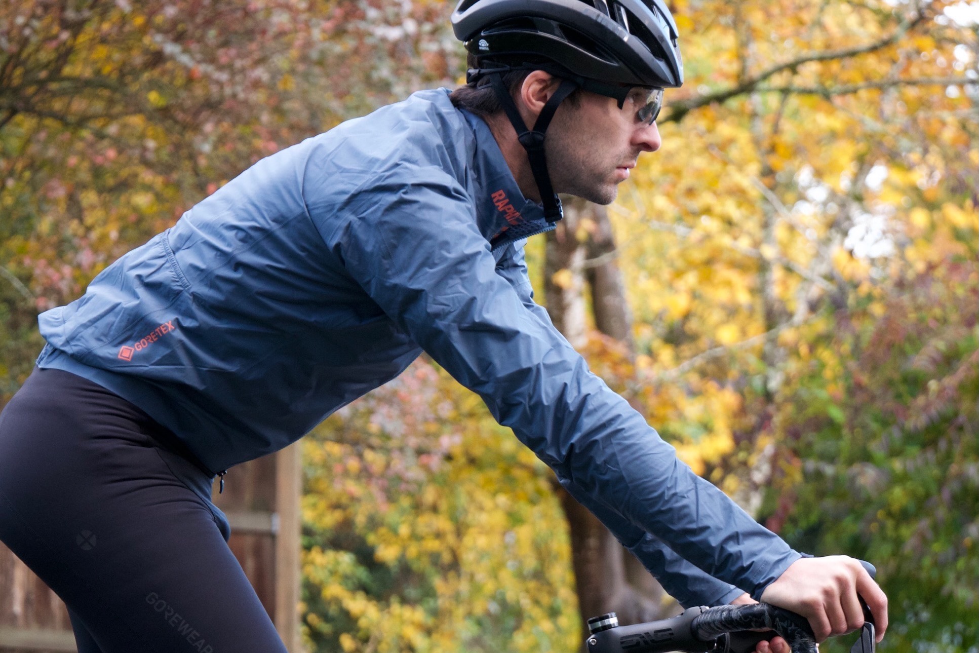 An application scenario or product detail of cycling rain jacket - Image 15