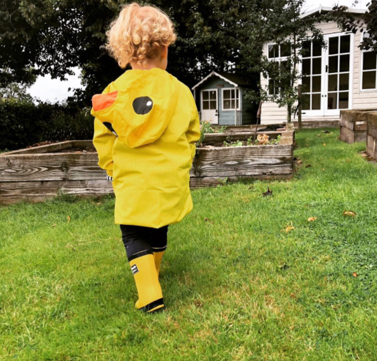 An application scenario or product detail of duck raincoat toddler - Image 11