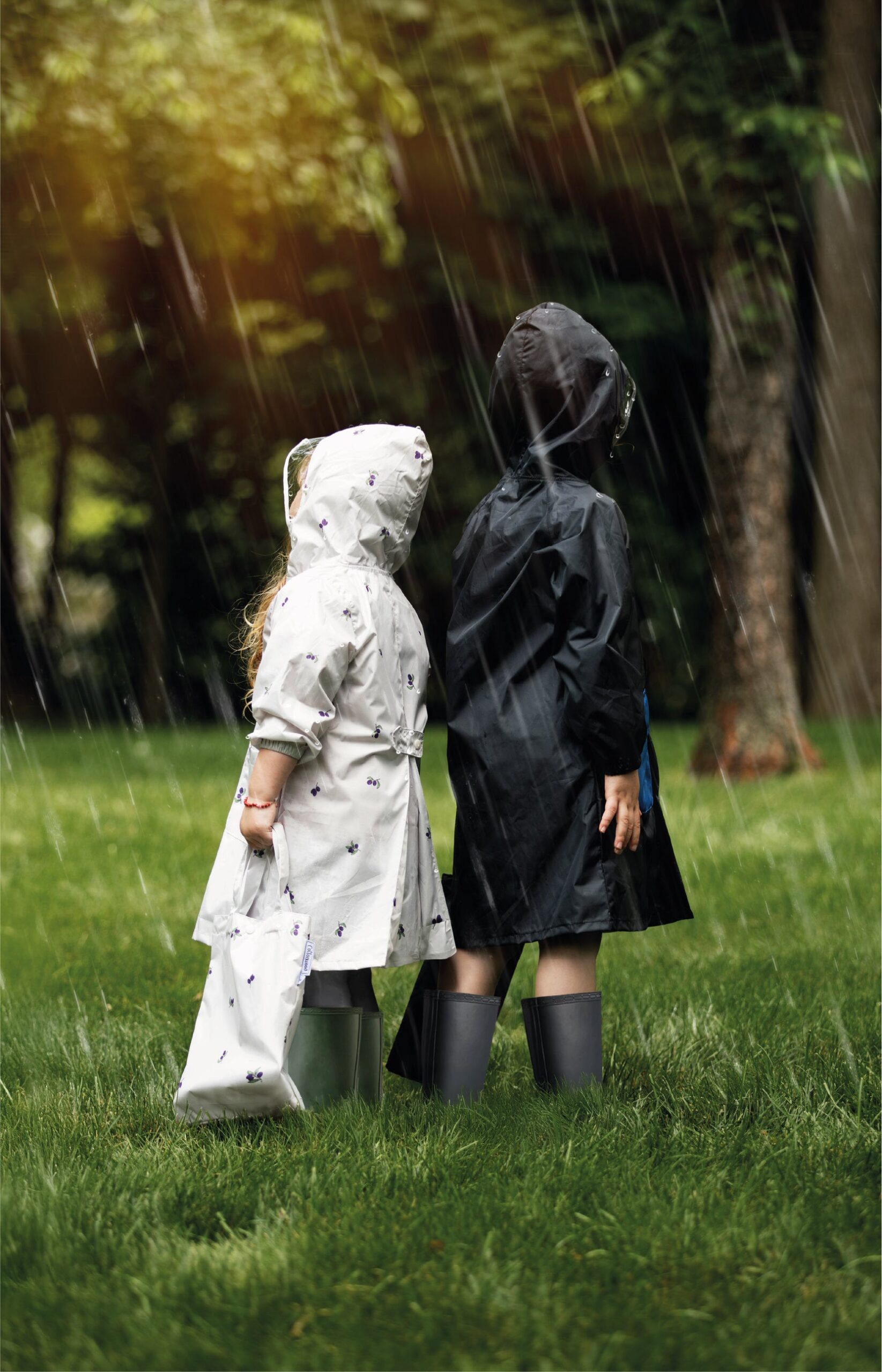 An application scenario or product detail of girls long raincoat - Image 8