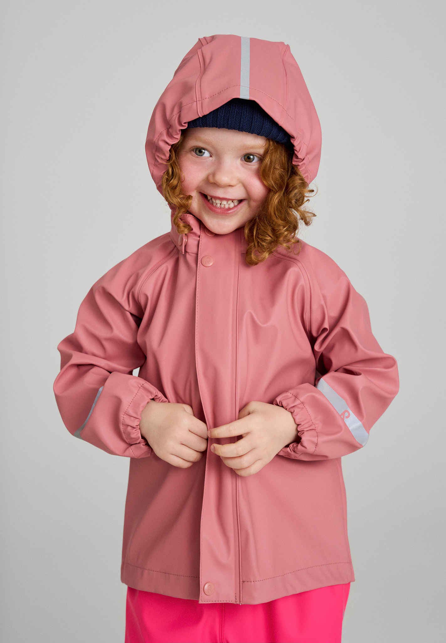 An application scenario or product detail of girls rain jacket - Image 18