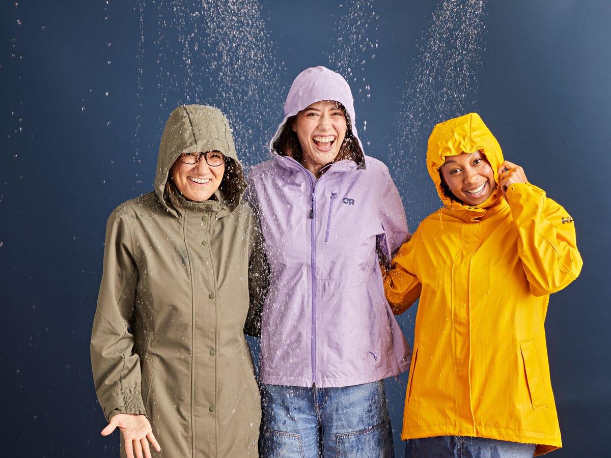 An application scenario or product detail of girls waterproof rain jacket - Image 2