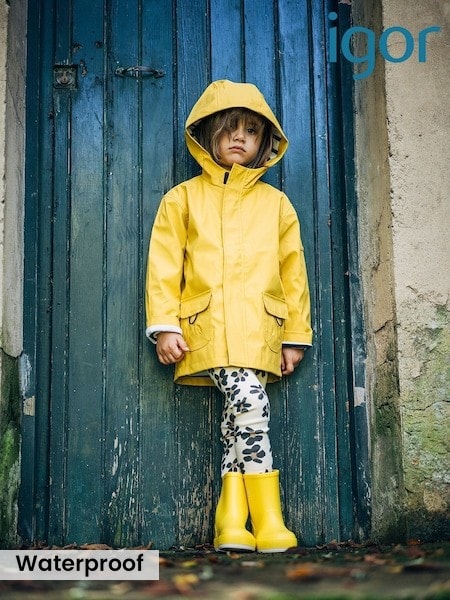 An application scenario or product detail of girls yellow raincoat - Image 15