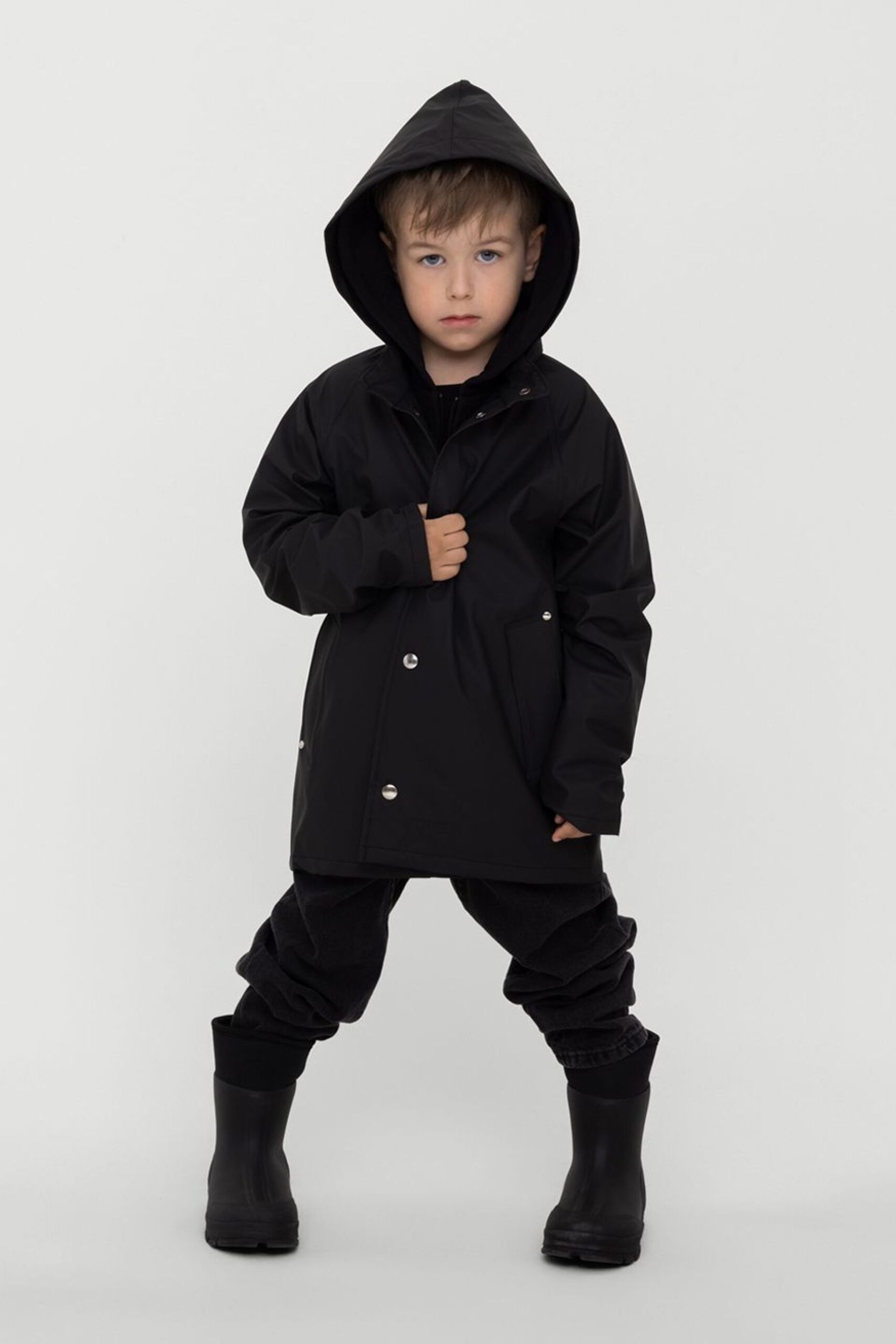 An application scenario or product detail of kids black raincoat - Image 6