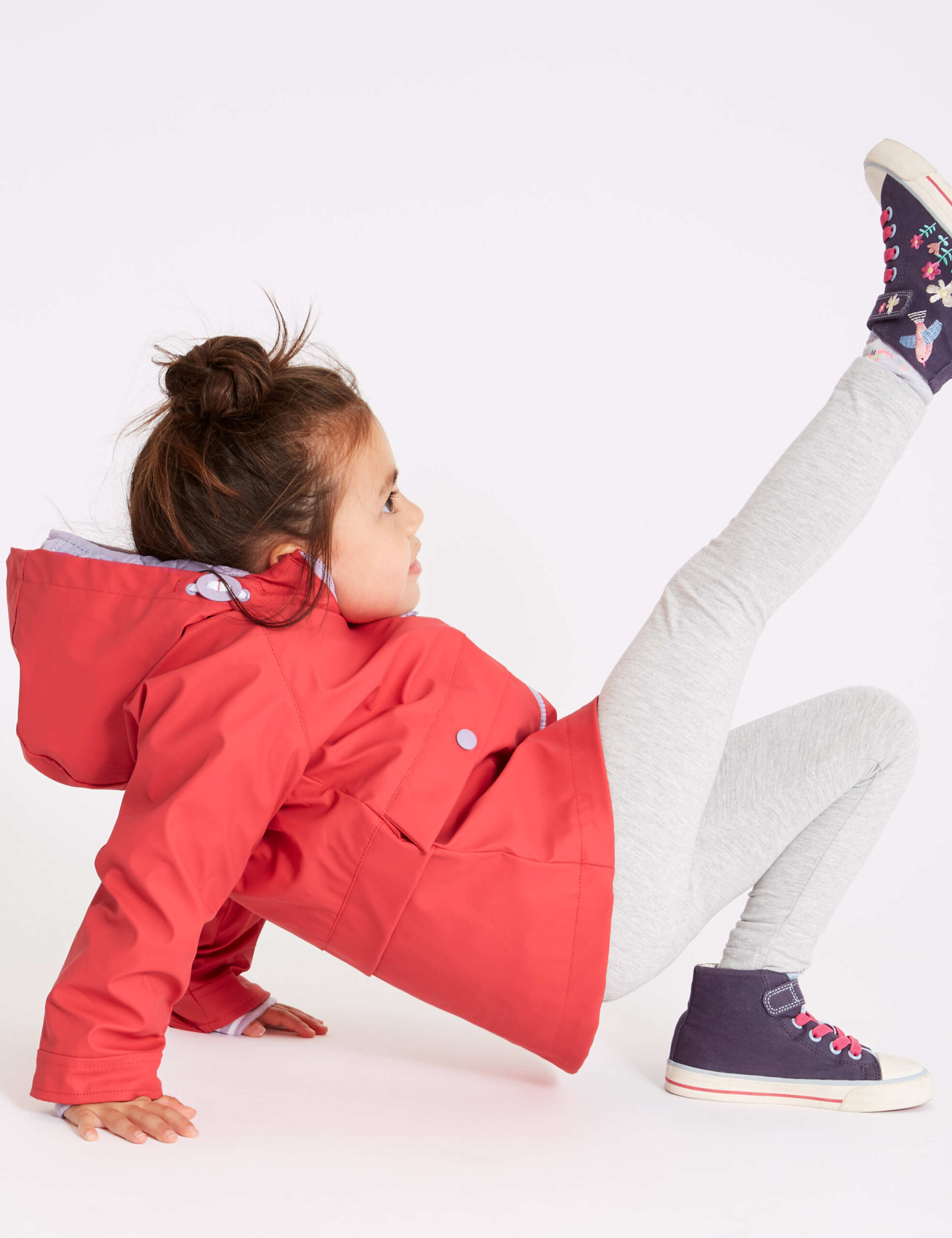 An application scenario or product detail of kids fisherman coat - Image 5