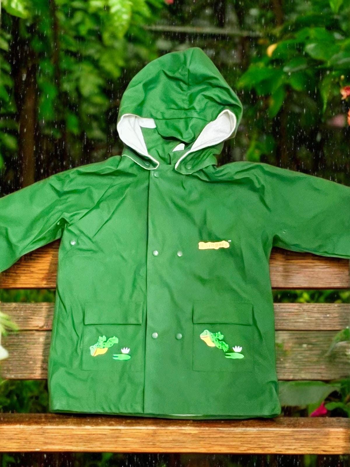 An application scenario or product detail of kids pvc raincoat - Image 16