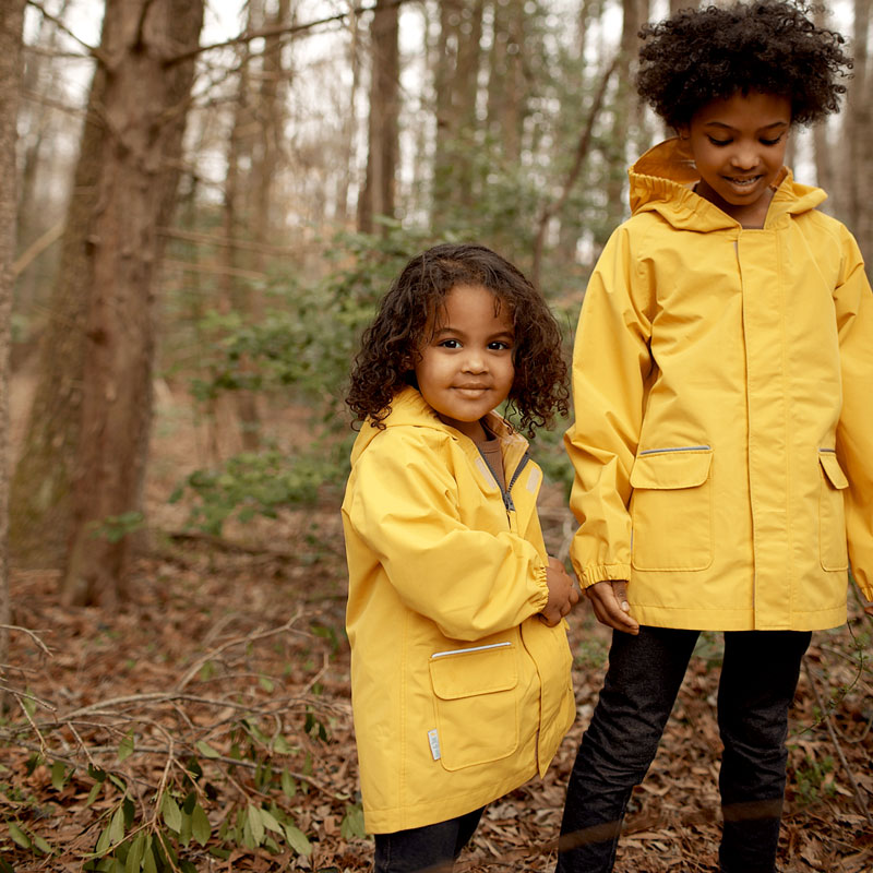 An application scenario or product detail of kids yellow rain jacket - Image 11