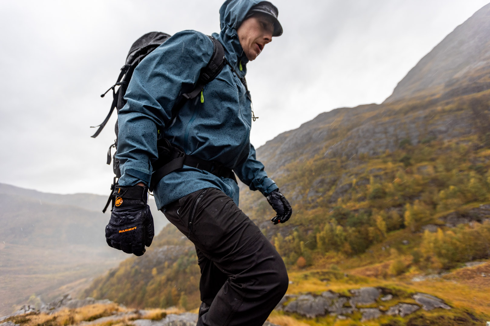 An application scenario or product detail of Outdoor rain jacket - Image 14