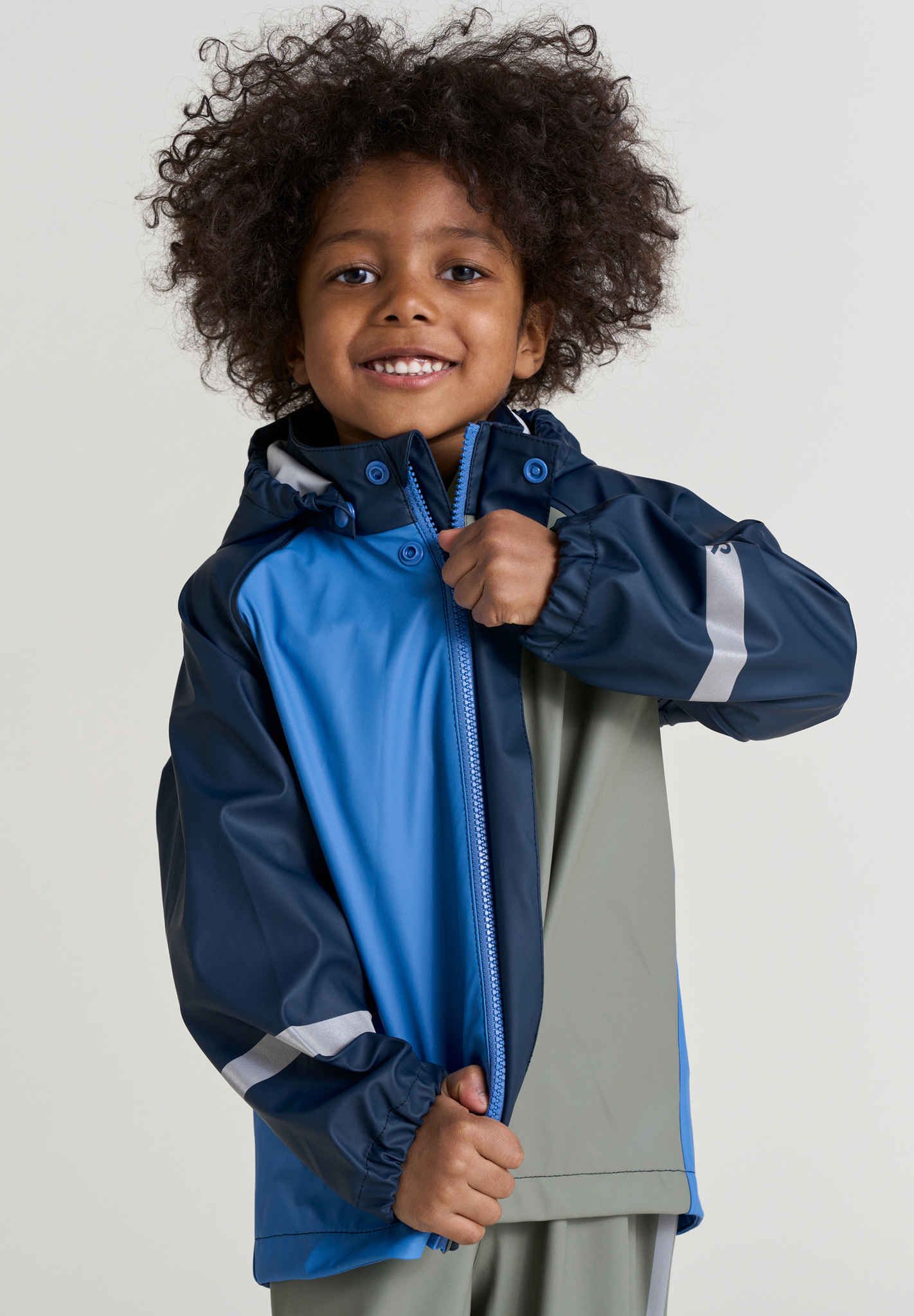 An application scenario or product detail of rain coats kids - Image 21