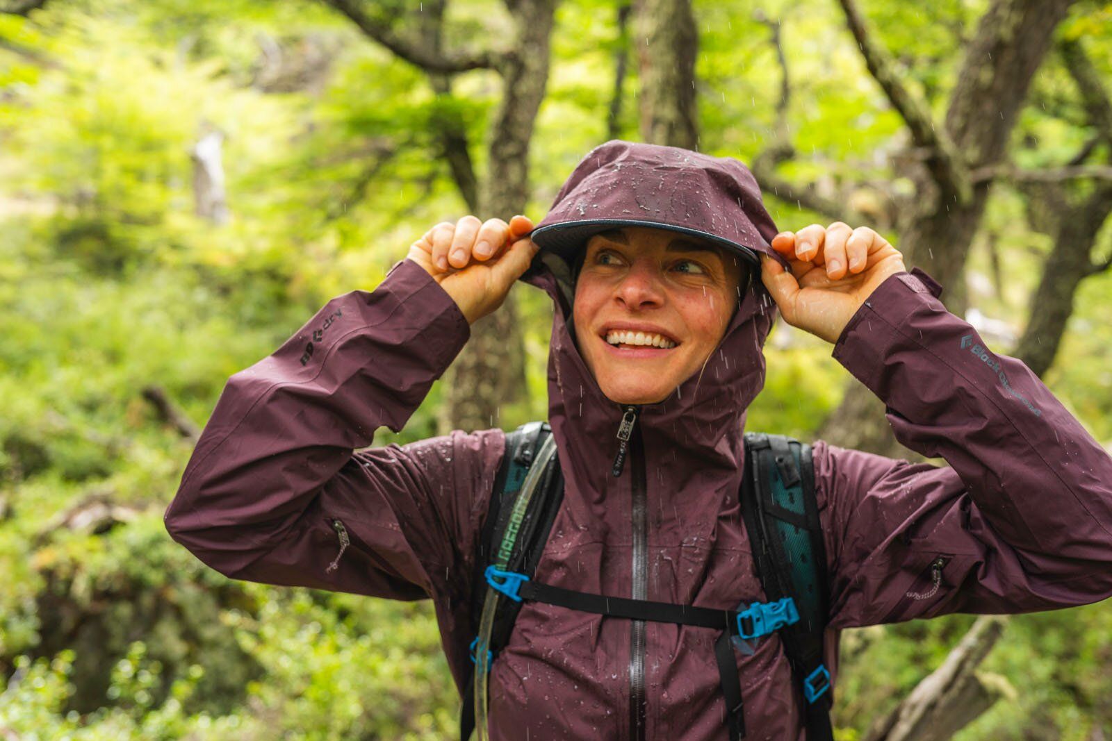 An application scenario or product detail of rain jacket women - Image 12