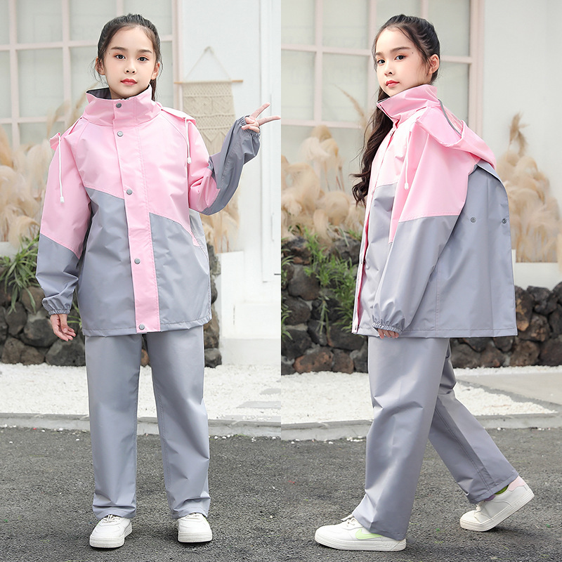 An application scenario or product detail of raincoats for teens - Image 11