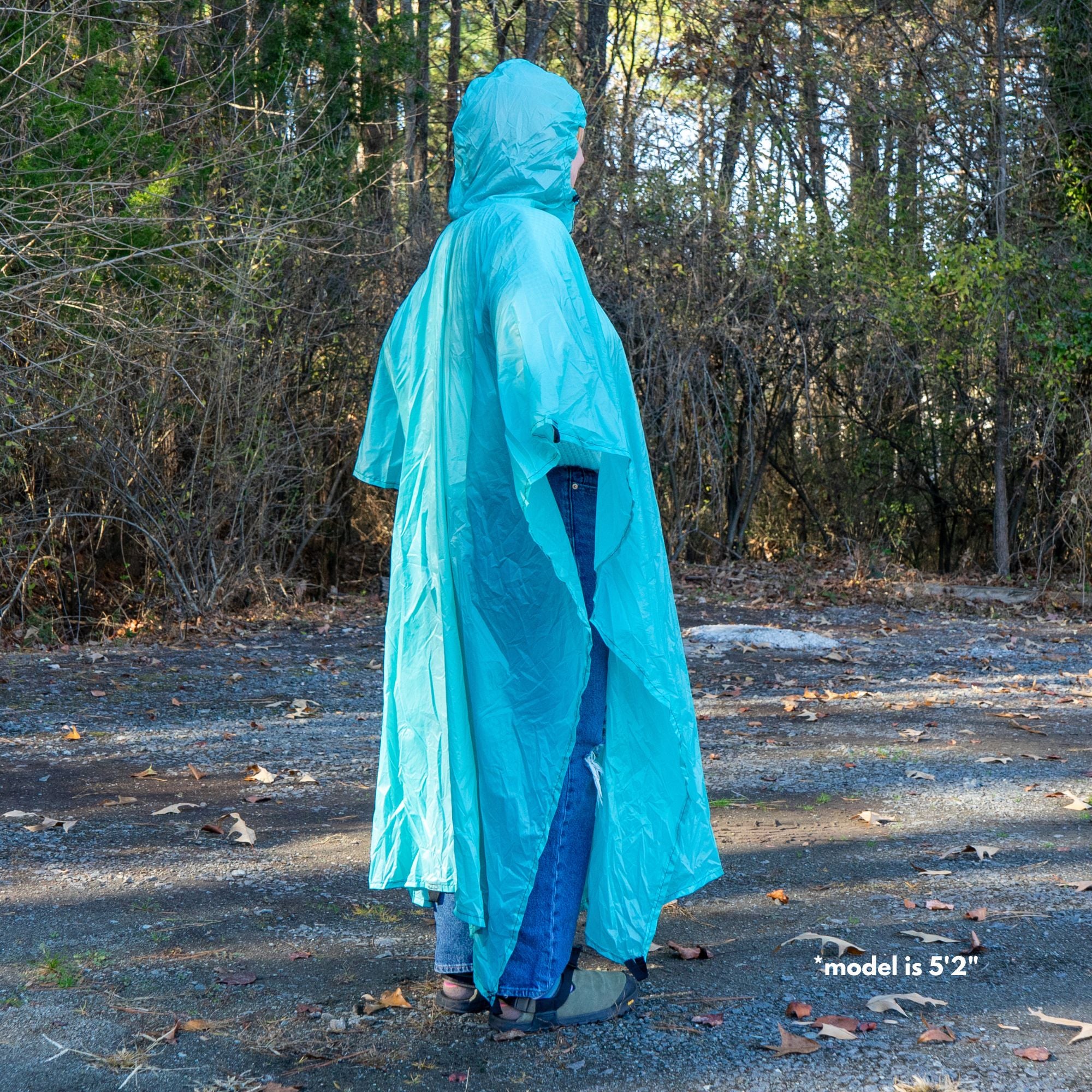 An application scenario or product detail of reusable rain poncho - Image 19